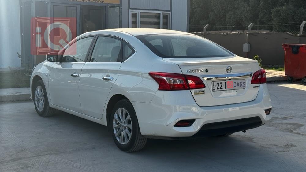 نيسان سيلفي